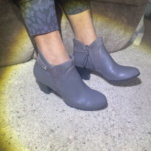 Giani Bernini Elegant Gray Ankle Boots